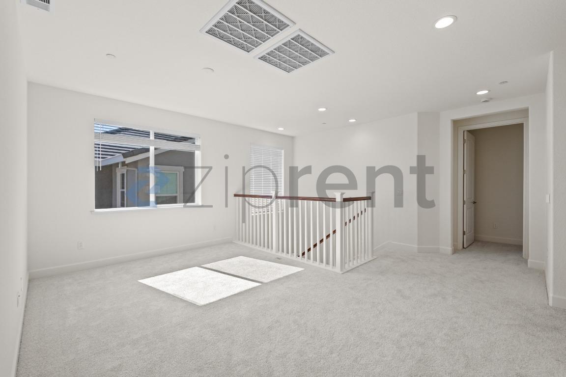 Building Photo - Unit