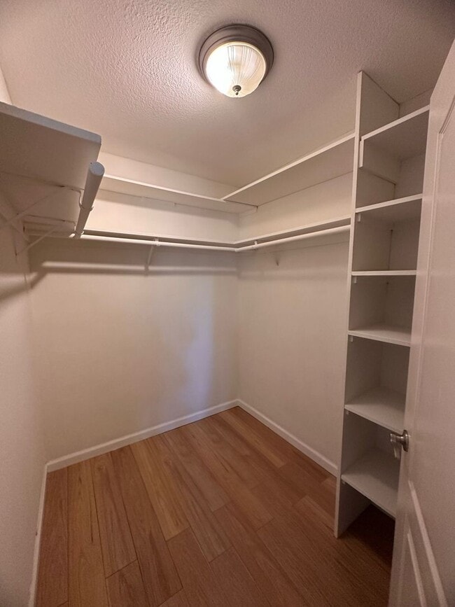 Building Photo - 2 bedrooms 2 bath condo Top floor for rent in Fremont