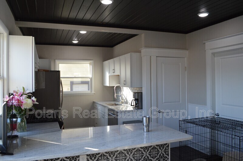 Building Photo - 931 E Raymond St