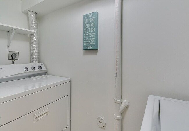 Building Photo - 3-Bed in the Heart of Washington, D.C. – Spacious 1996 Sq Ft with 2 Full Baths!"