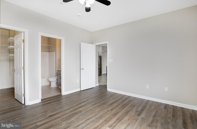Building Photo - 8202 Blue Heron Dr