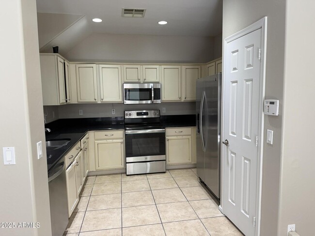 Building Photo - 5355 W Chisum Trail