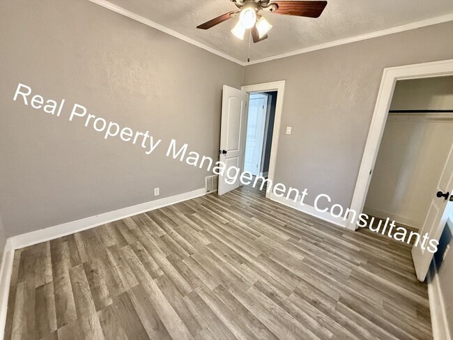 Building Photo - 3-Bedroom Home with Modern Updates Throughout