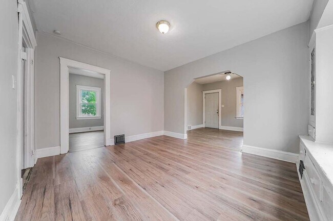 Building Photo - 3484 W 58th St