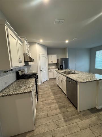 Building Photo - 8645 Mirror Lk Dr