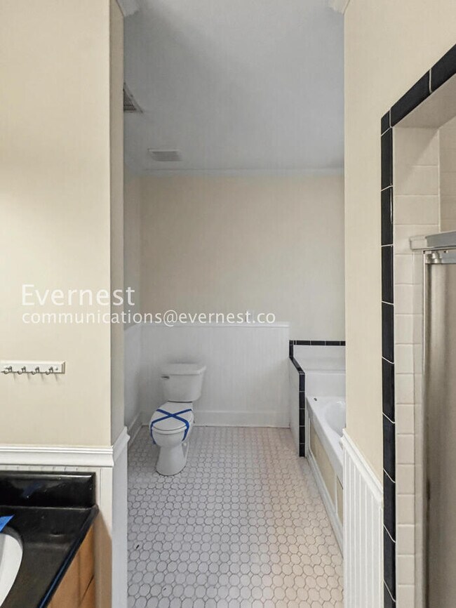 Building Photo - 3 Bed/2 Bath House/ Available Now!