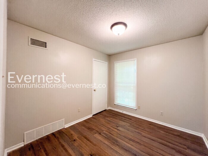 Building Photo - 6375 Greenbriar Dr