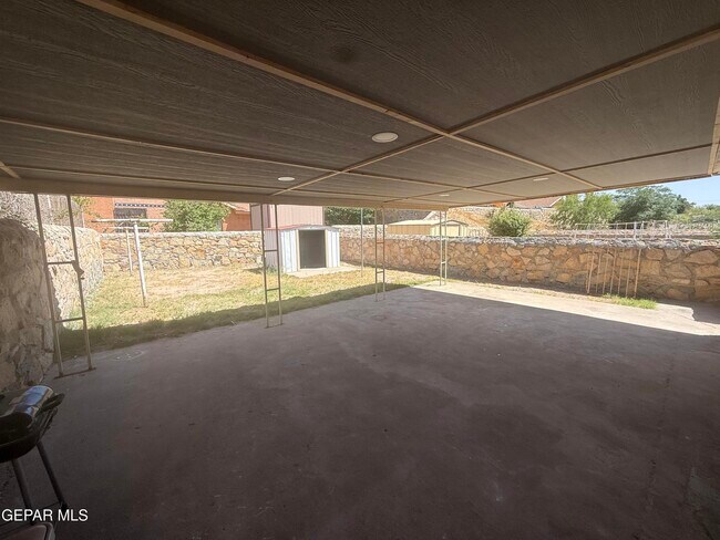 Building Photo - 1524 Greg Powers Dr