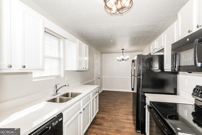 Building Photo - 9430 Sleepy Hollow Ln