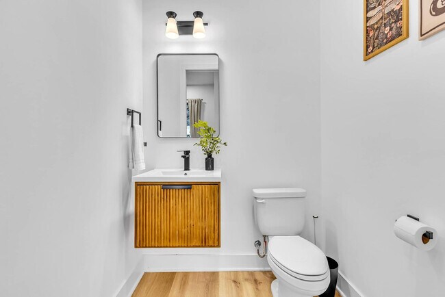 Building Photo - 554 Rosedale Ave