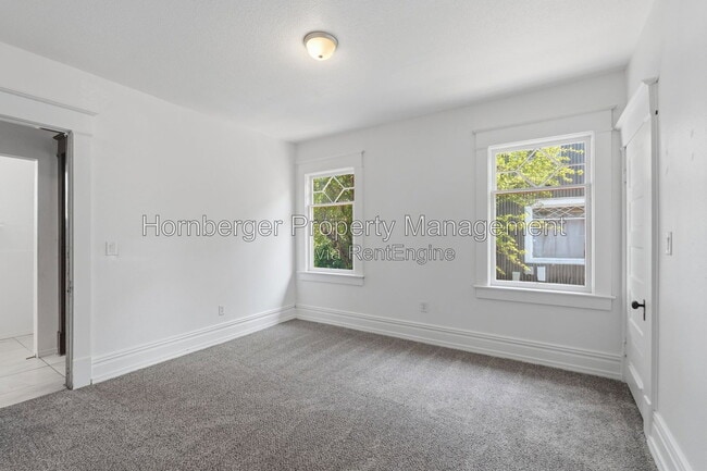 Building Photo - 1128 W Spofford Ave