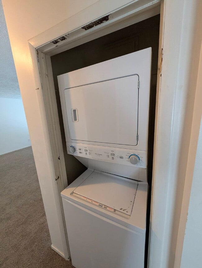 Building Photo - 719 Peachtree Pl