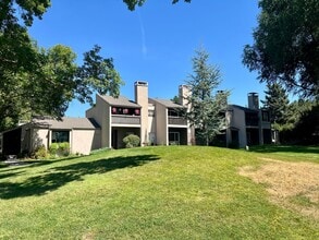 Building Photo - Rare Opportunity to Rent a Park Place Town...