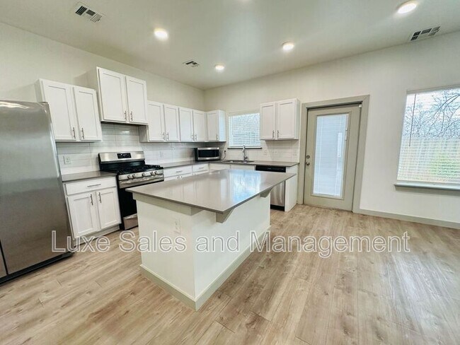 Building Photo - 7907 NW 135th Terrace