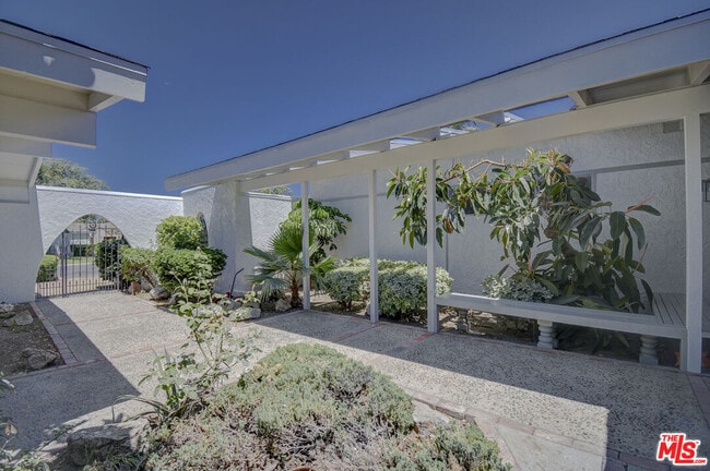 Building Photo - 5452 Rockledge Dr