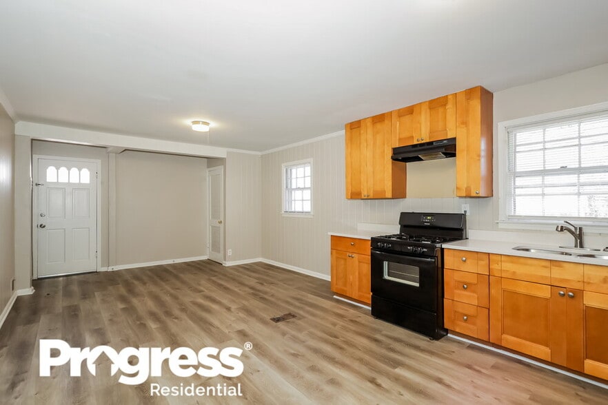 Building Photo - 3276 Elm St