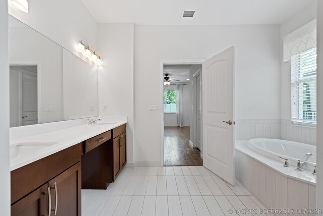 Building Photo - 7018 Limestone Cay Rd