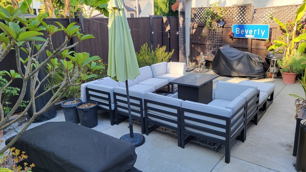 Outdoor Entertainment Area - 750 N Genesee Ave