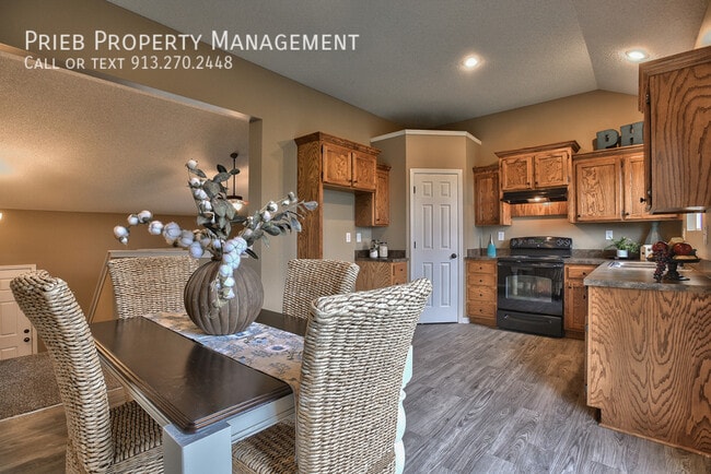 Building Photo - 534 N Poplar St