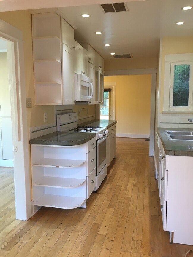 Galley kitchen - 1708 Upperton Ave