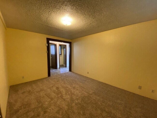 Building Photo - 2469 Miami Ln
