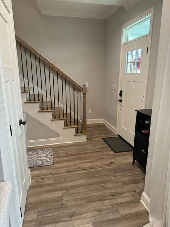 Building Photo - Knoxville 37920 - **COMING AVAILABLE August 1st** Beautiful single family home located in South K...