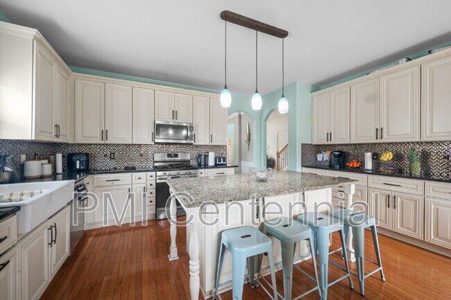 Building Photo - 669 Sportsman Ln