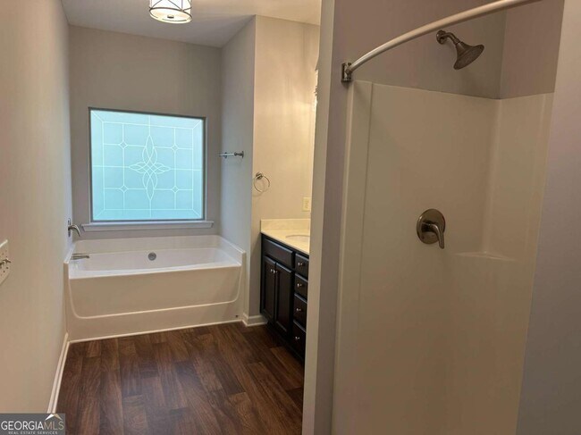 Building Photo - 403 Village View