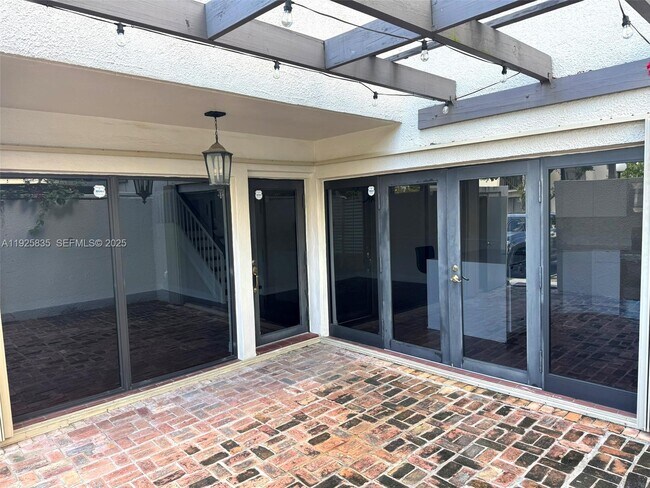 Building Photo - 4710 SW 67th Ave