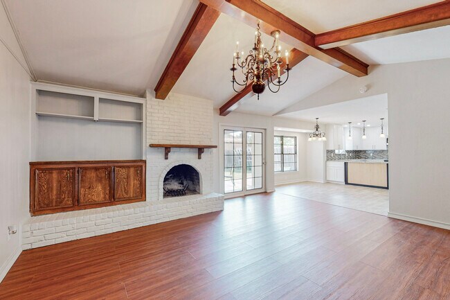 Building Photo - 2116 Northmoor Dr