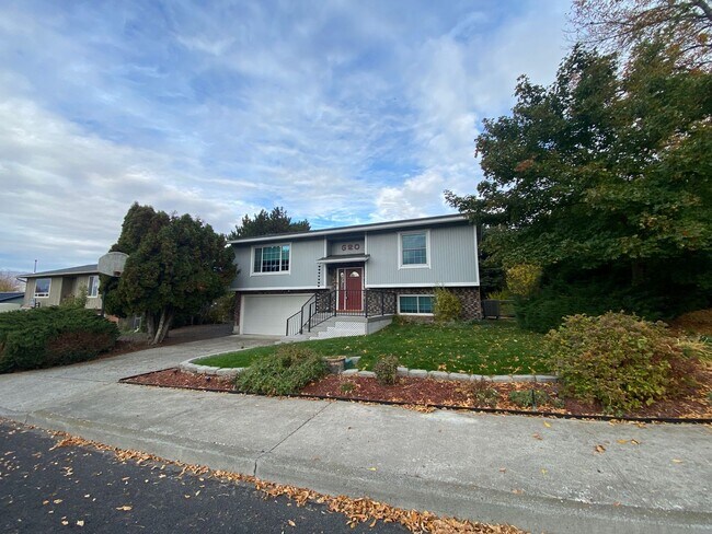 Primary Photo - 3 Bedroom | 2 Bath Home in The Dalles