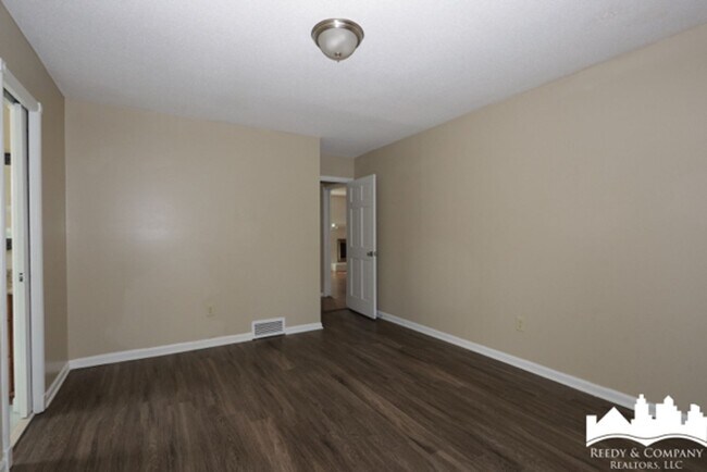 Building Photo - 5853 Fox Lair Ave