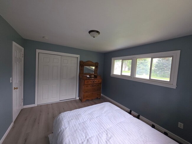 Building Photo - Move-In Ready Gem in the Heart of Forest Lake