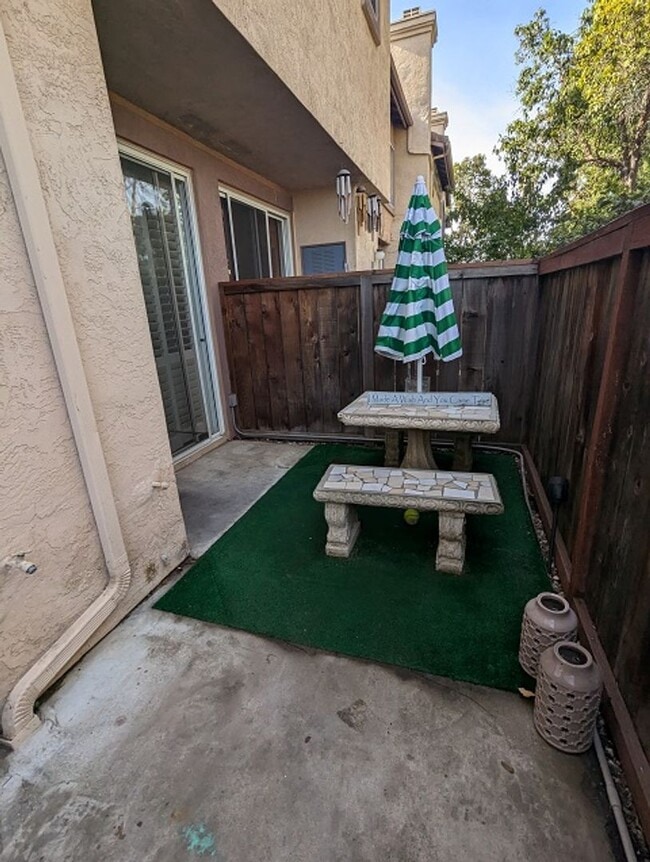 Building Photo - 2 Bed / 2.5 Bathroom Two Story Townhome at the Tristan complex in Rancho San Diego