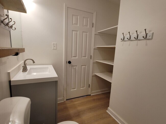 Building Photo - 2BD 1BA Home (Newly Renovated, Yardcare In...
