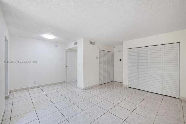 Building Photo - 16909 N Bay Rd