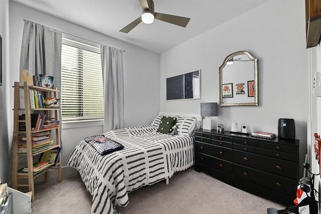 Building Photo - 2050 Lohmans Spur Rd