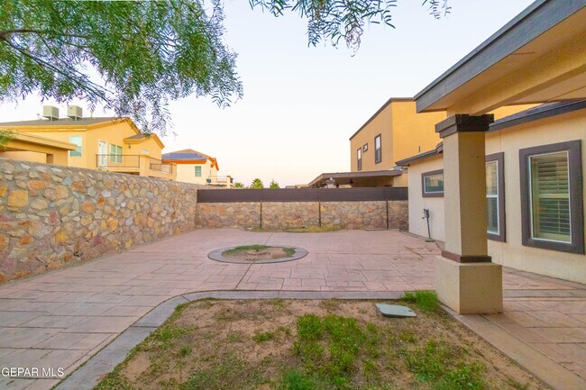 Building Photo - 5349 Jose Duran Ln