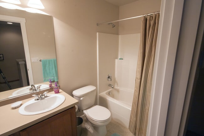 Building Photo - 1635 N Cirque Ln