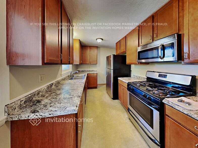 Building Photo - 17477 Java Ct N