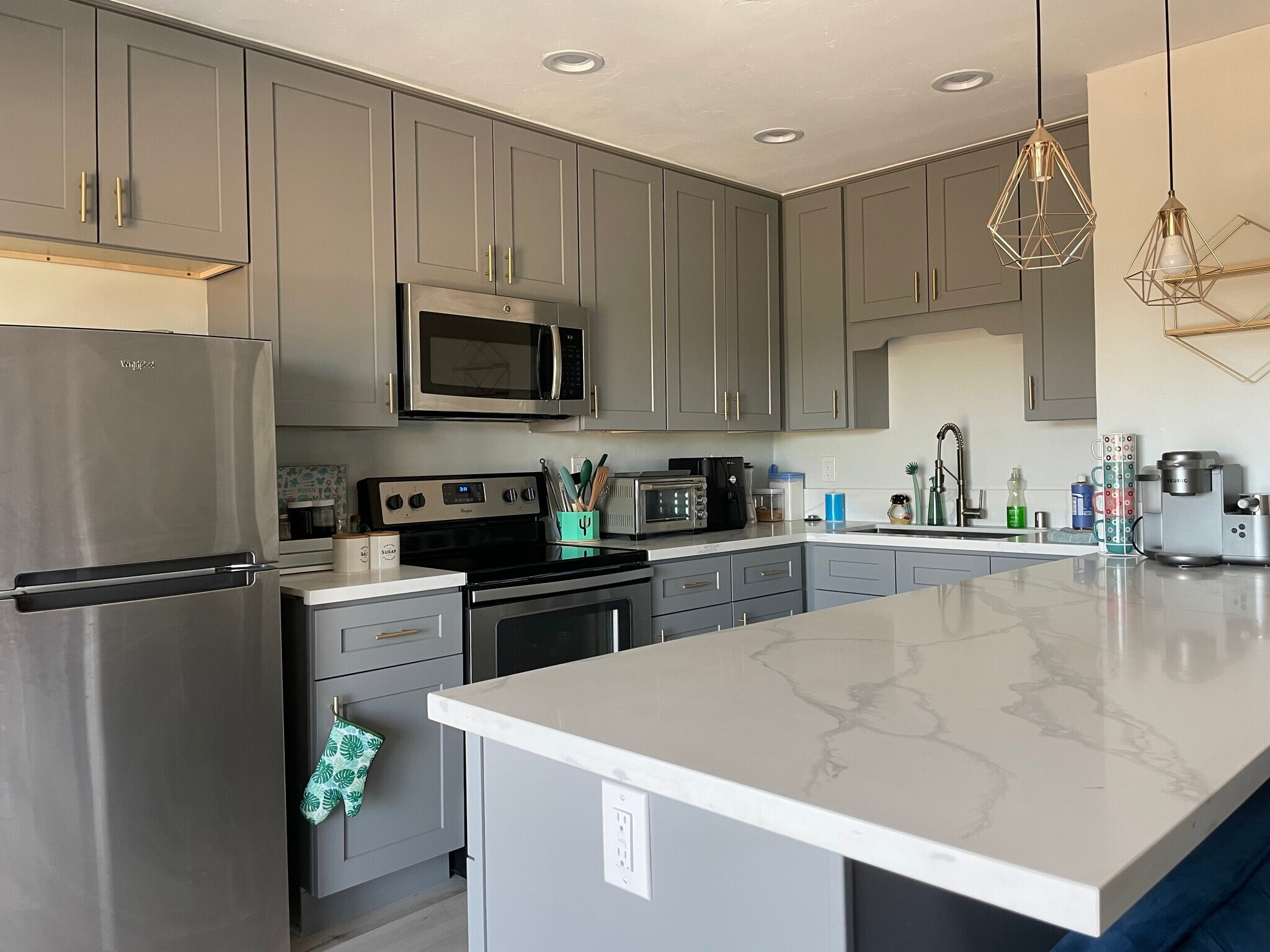 Building Photo - 7555 Linda Vista Rd