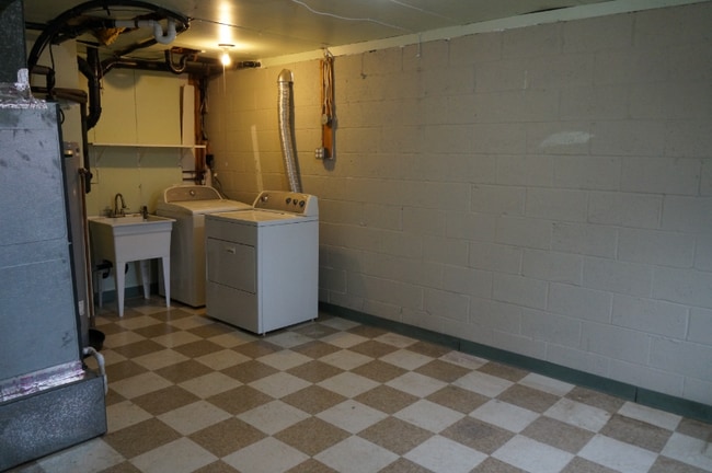 Building Photo - 2504 Bristol Cir