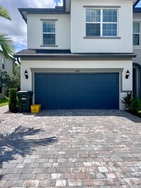 Building Photo - 6125 Planta LN