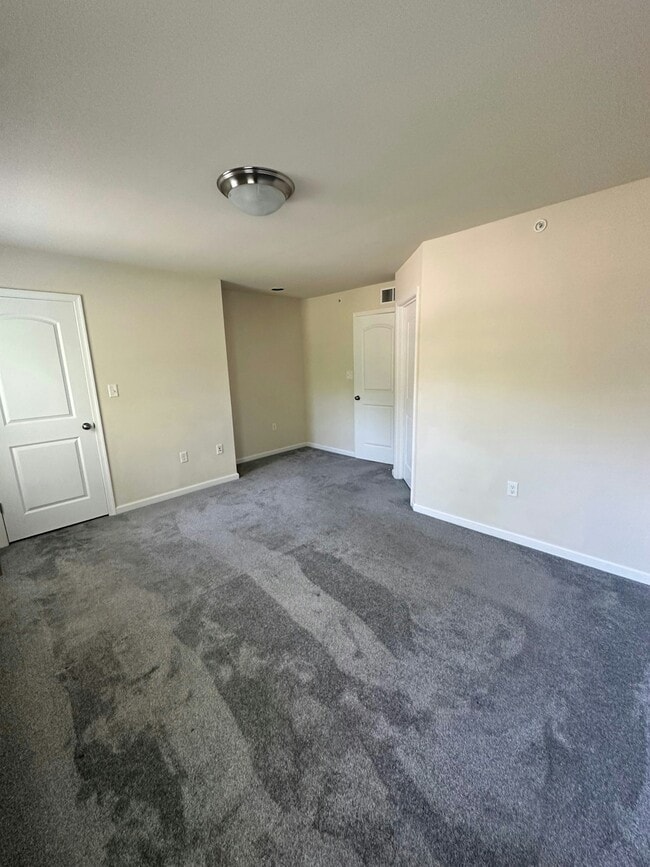 Building Photo - 123 High Pointe Dr