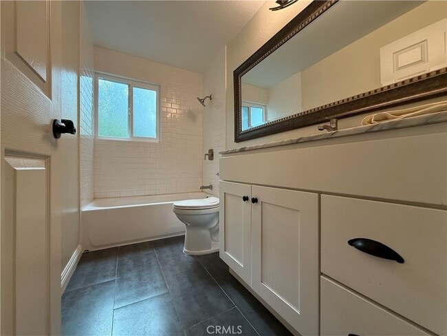 Building Photo - 1633 Kwis Ave