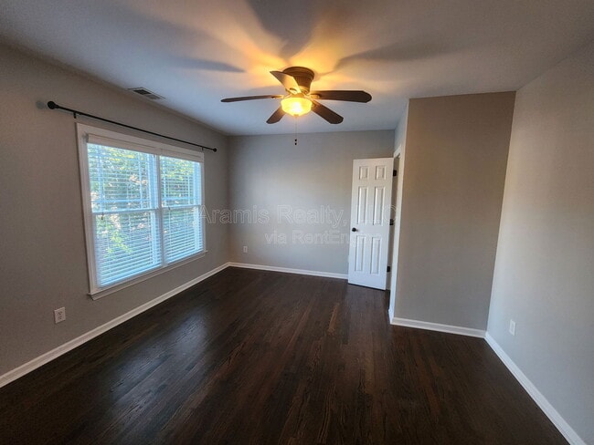 Building Photo - 3239 Osborne Rd NE