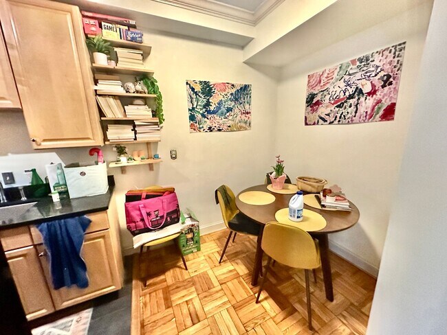 Building Photo - Great Studio in Glover Park/North Georgetown w/Murphy Bed, Walk-In Closet, Eat in Kitchen!