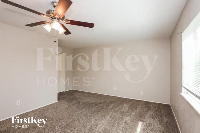 Building Photo - 1316 Royal Oak Dr