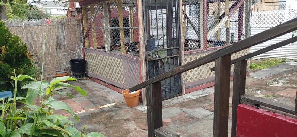 Building Photo - 1415 S Roman St