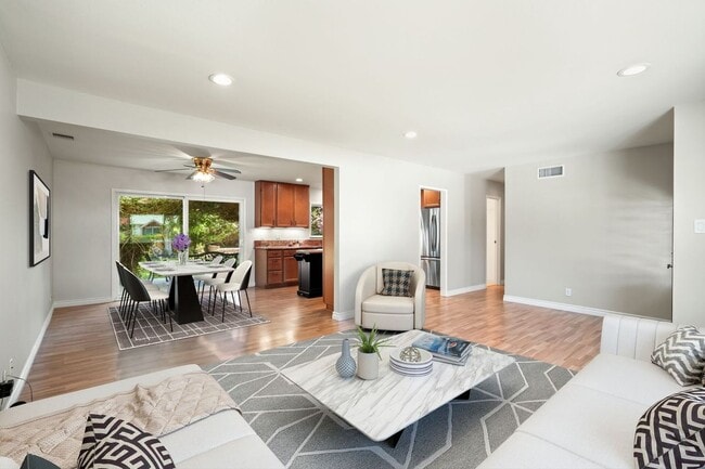 Building Photo - 3534 Hearst Dr